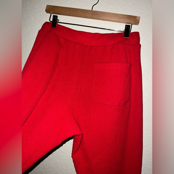 Alo Muse Ribbed Jogger - Red - Picture 5 of 6